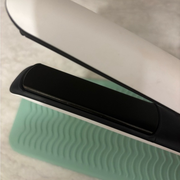 ghd Platinum White Hair Straightener with Green silicone Mat. GUC. - Picture 3 of 4